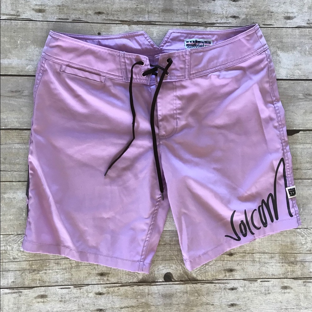 •Volcom• board shorts